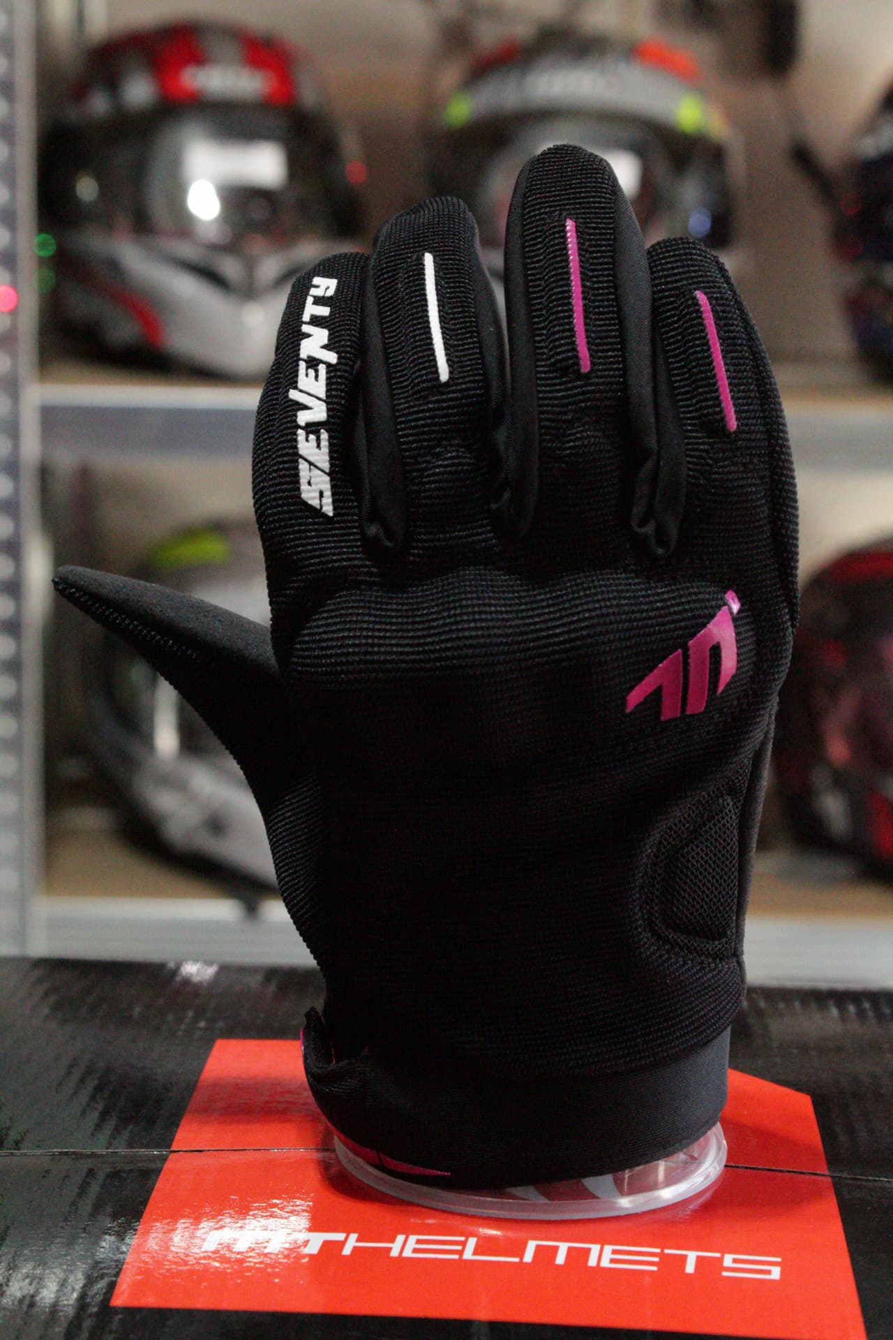 GUANTES SEVENTY ASPHALT NEGRO/ROSA