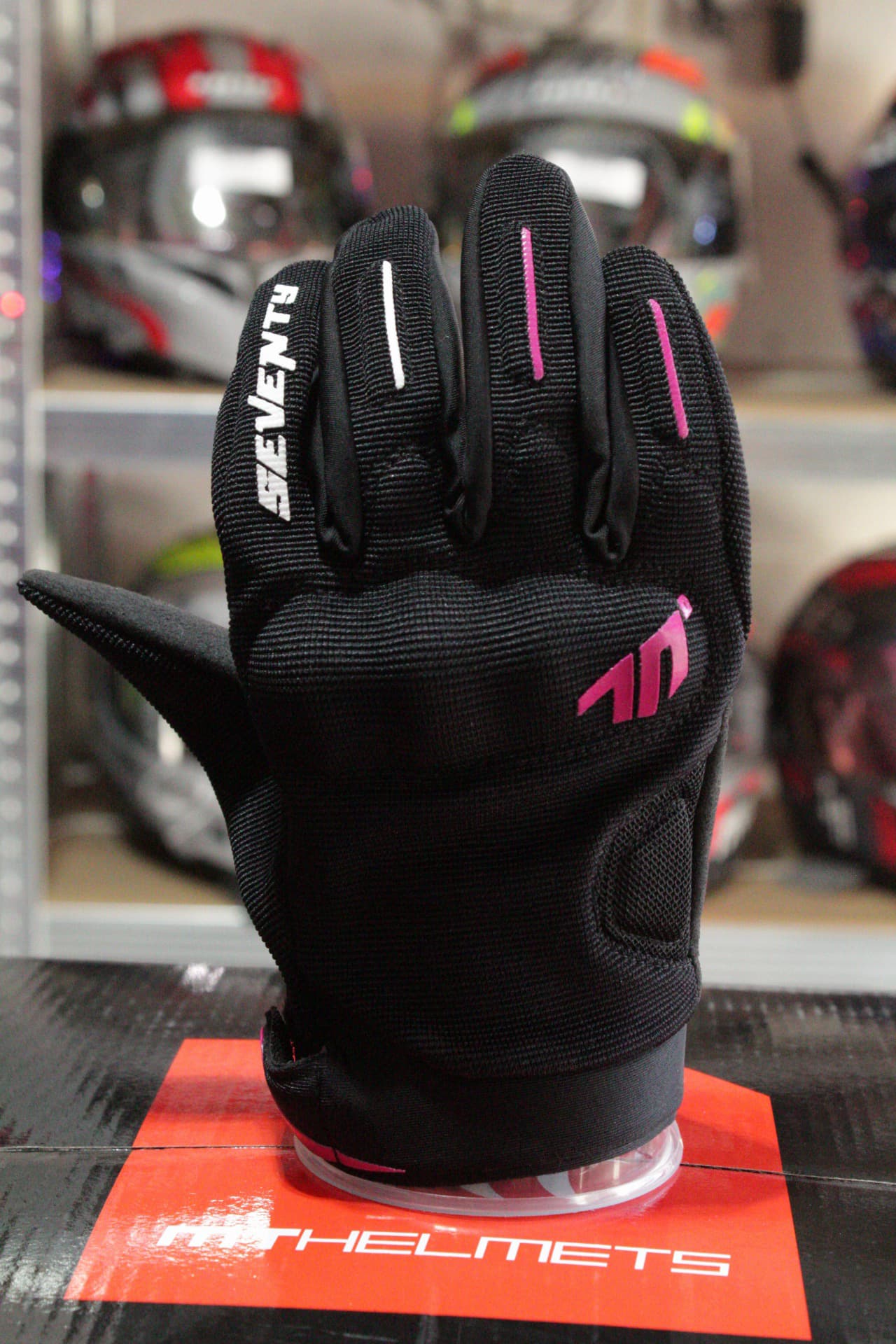 GUANTES SEVENTY ASPHALT NEGRO/ROSA